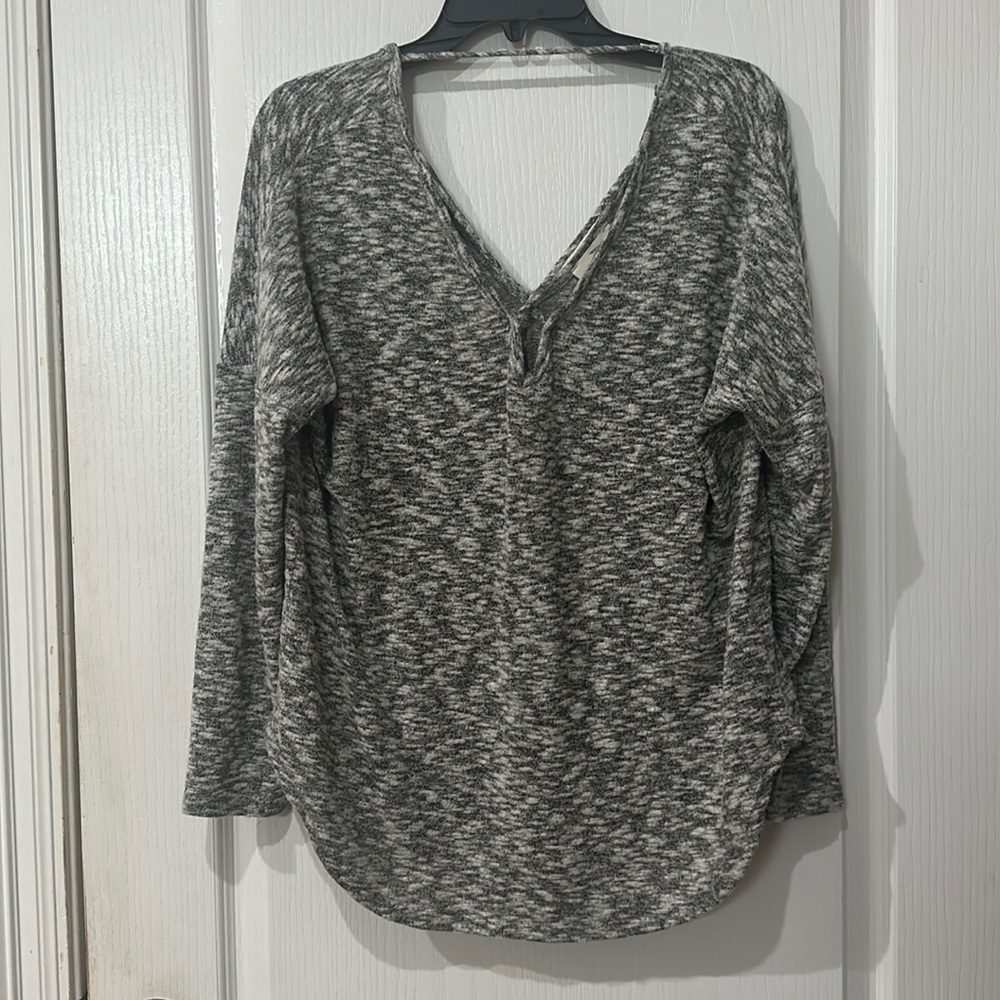 Hummingbird Sz  M blk/white crisscross front  V back l/s top NWOT